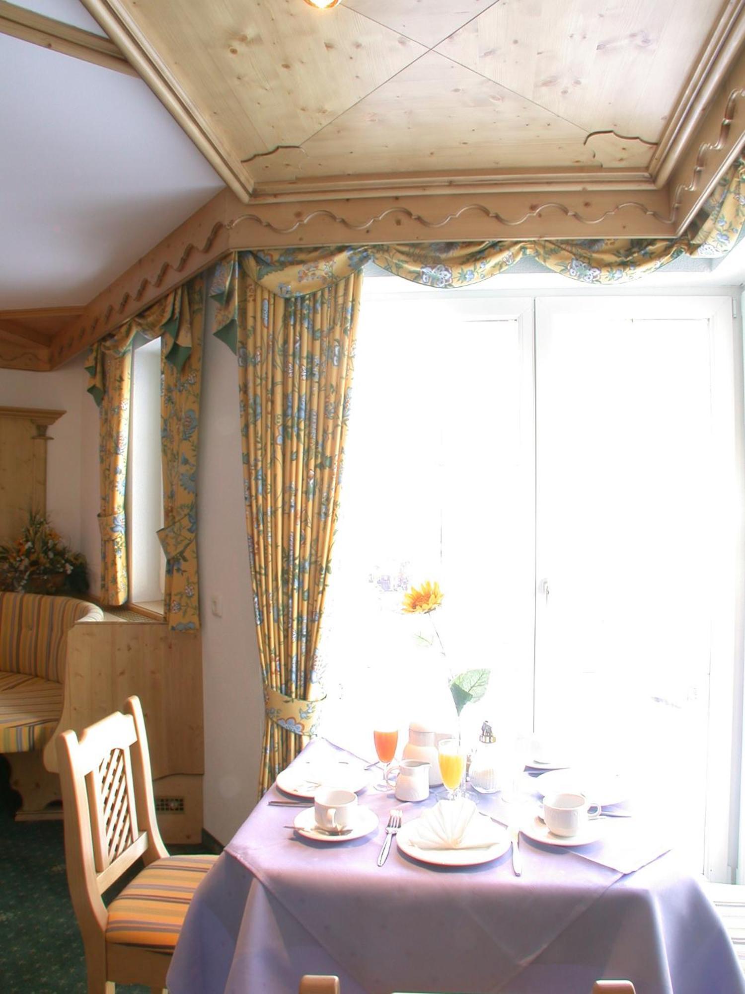 Hotel Garni Pradella Ischgl Bagian luar foto
